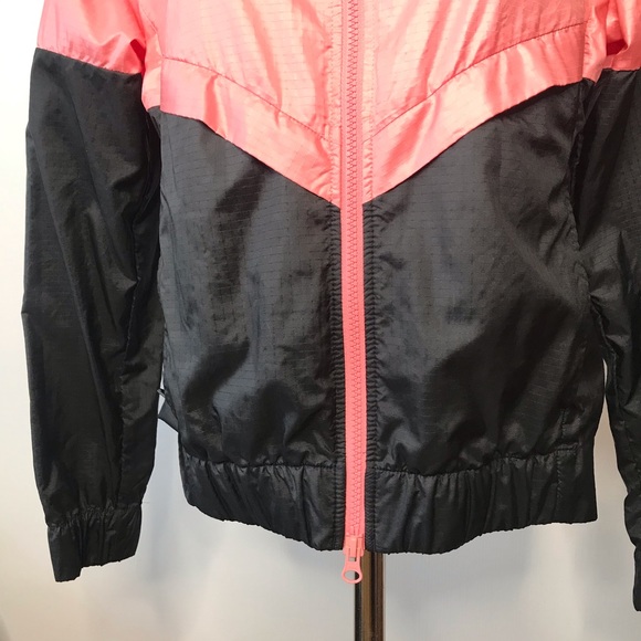 SOLD ❌ Nike Pink & Black Windbreaker - Picture 3 of 8